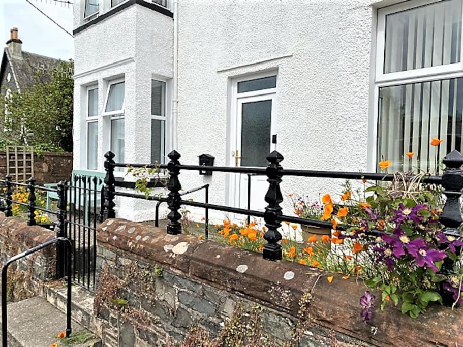 St John'S Flat Spacious Accomodation Dalry  외부 사진