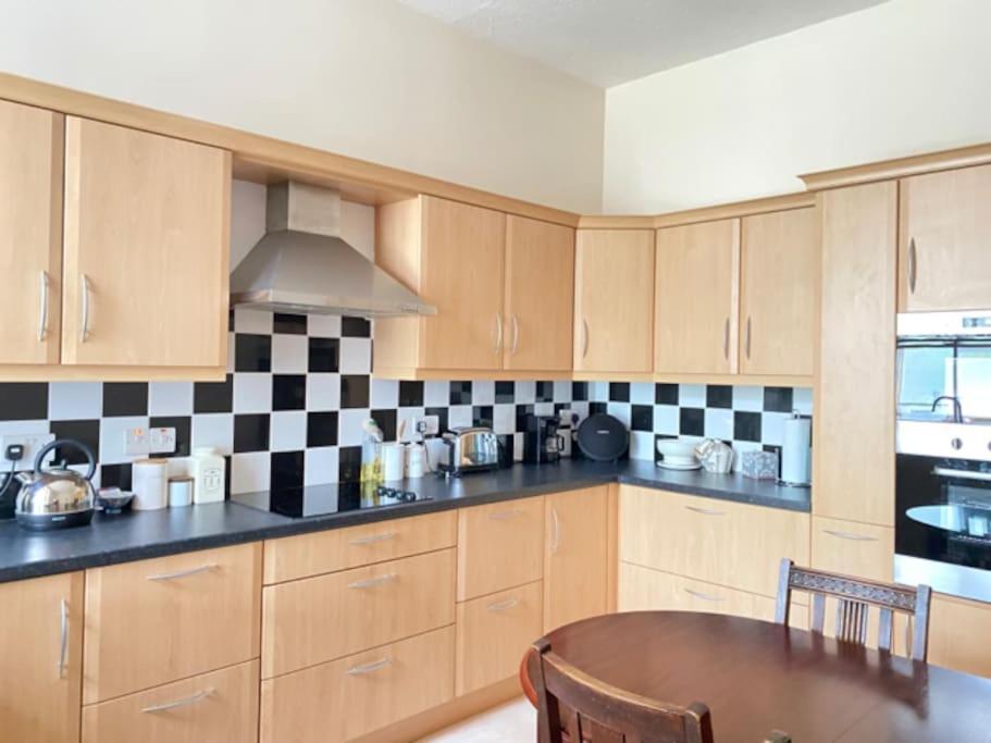 St John'S Flat Spacious Accomodation Dalry  외부 사진