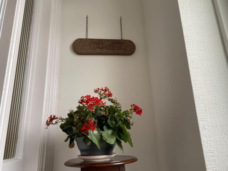 St John'S Flat Spacious Accomodation Dalry  외부 사진