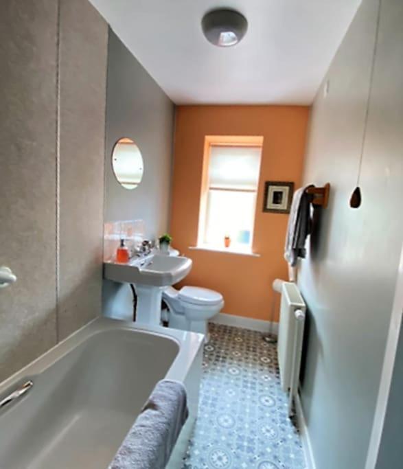 St John'S Flat Spacious Accomodation Dalry  외부 사진