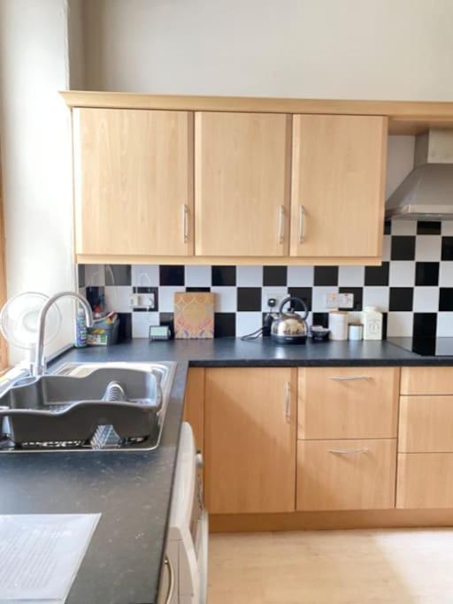 St John'S Flat Spacious Accomodation Dalry  외부 사진