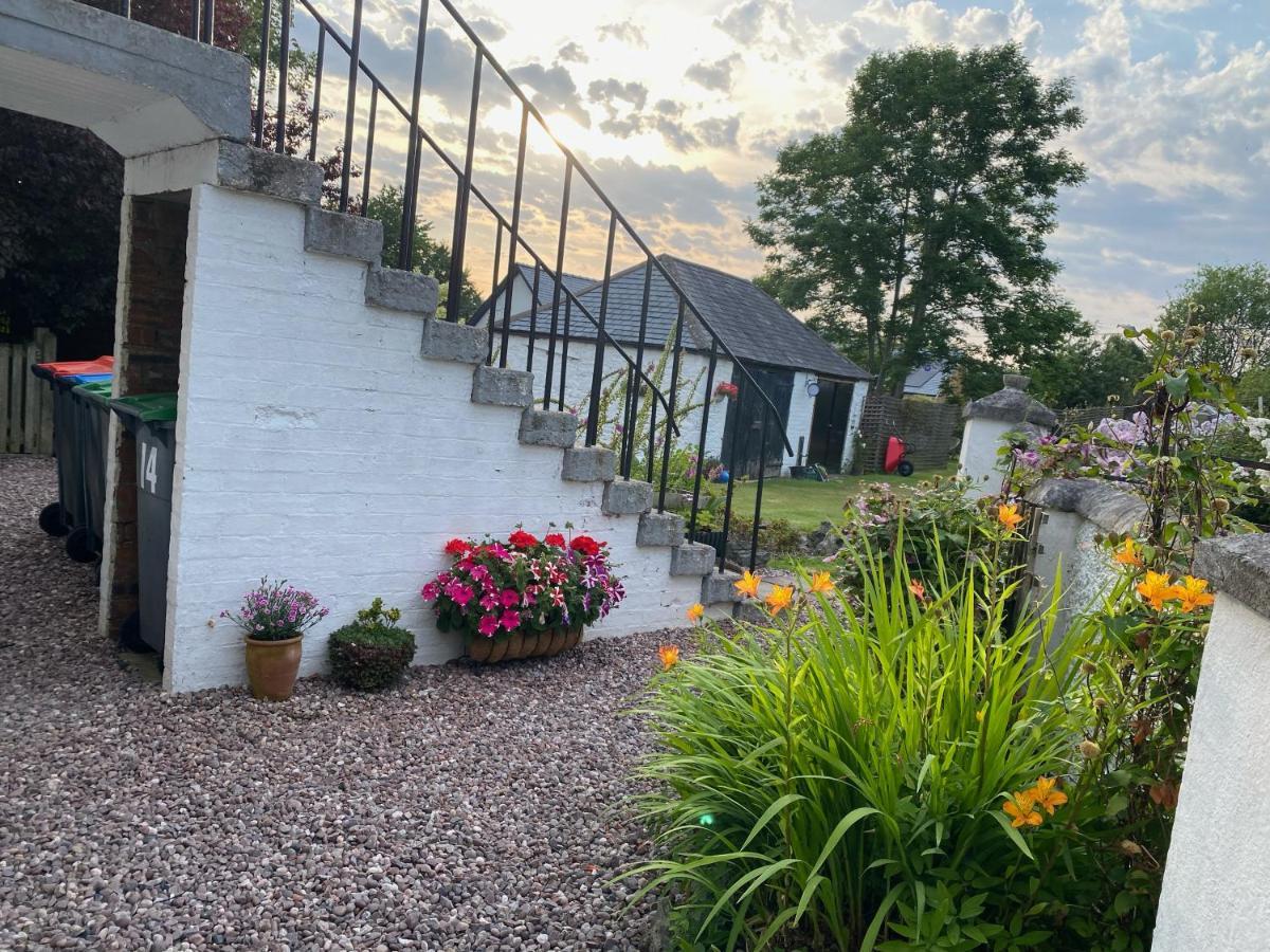 St John'S Flat Spacious Accomodation Dalry  외부 사진